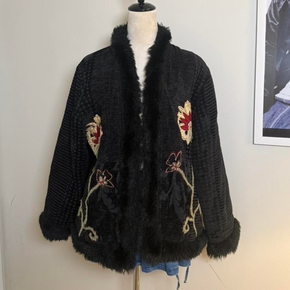 Vintage Witchy Black tapestry jacket fuzzy embroidered symmetrical flower